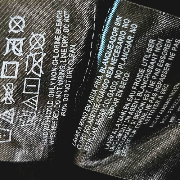 Guess Pleather Miniskirt Women's US Size (0) Soft With Gold Detailing - Picture 12 of 14